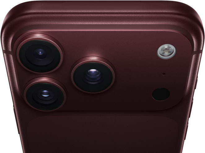 iPhone 18 Pro Max borgogna (rosso scuro) mostrato da dietro, sistema di fotocamere Pro Fusion nella parte superiore, 3 obiettivi, diaframma ad apertura variabile parzialmente chiuso, flash, microfono e scanner LiDAR, mostrati dall’alto, antenna cellulare, lati piatti, bordi arrotondati