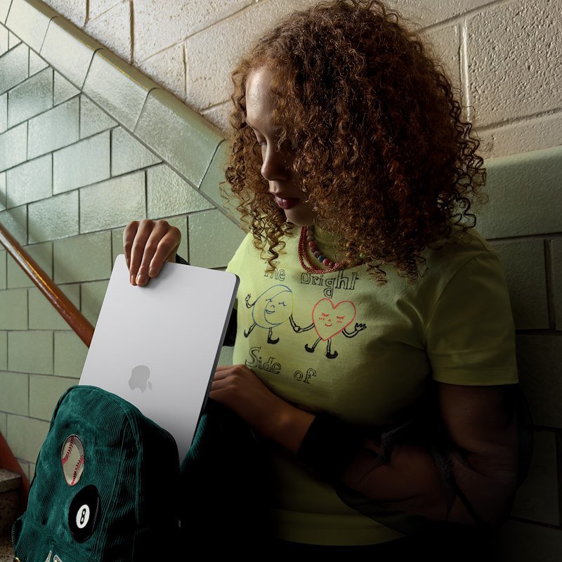 Apple MacBook Air 15'' M5 CORE 10 CPU CORE 10 GPU 512GB Mdv94t/a Silver