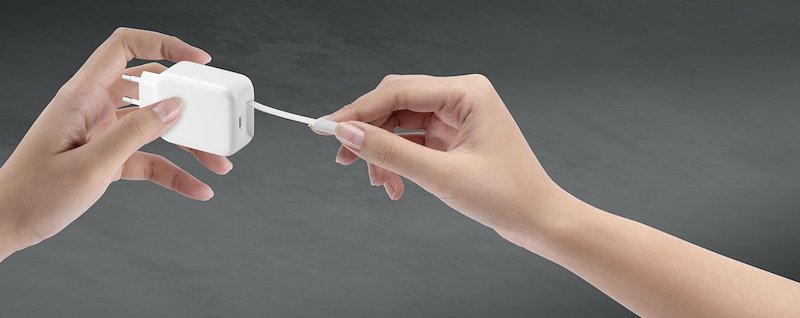 Cellularline Caricabatterie da rete Retractable Power 65W Achrollusbcgan65ww