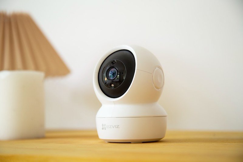 Ezviz Videocamera da interno motorizzata H6c 2mp