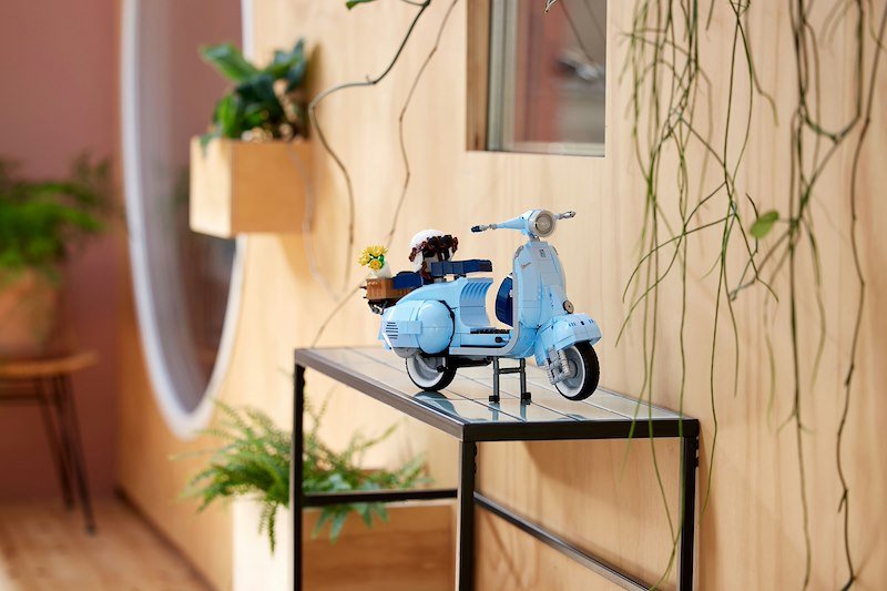Lego Vespa 125 10298