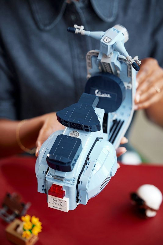 Lego Vespa 125 10298