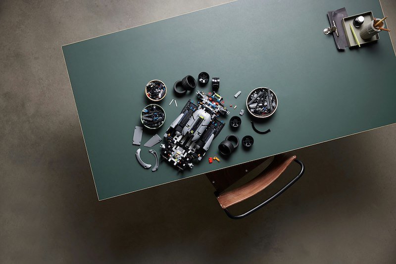 Lego Technic PEUGEOT 9X8 24H Le Mans Hybrid Hypercar 42156