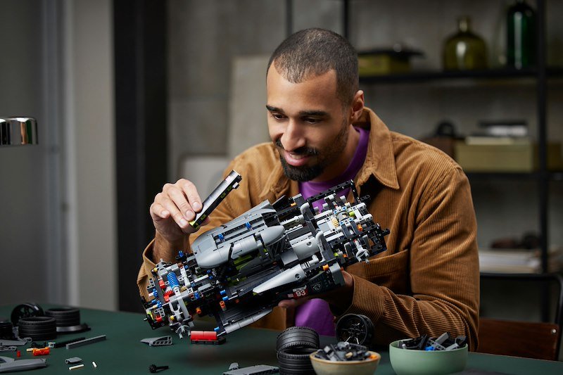 Lego Technic PEUGEOT 9X8 24H Le Mans Hybrid Hypercar 42156