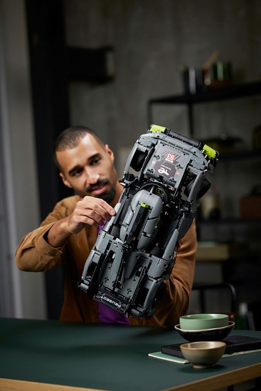 Lego Technic PEUGEOT 9X8 24H Le Mans Hybrid Hypercar 42156