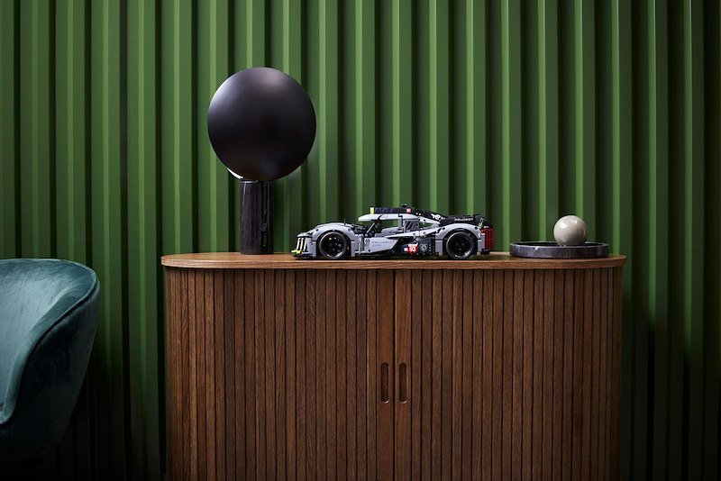 Lego Technic PEUGEOT 9X8 24H Le Mans Hybrid Hypercar 42156