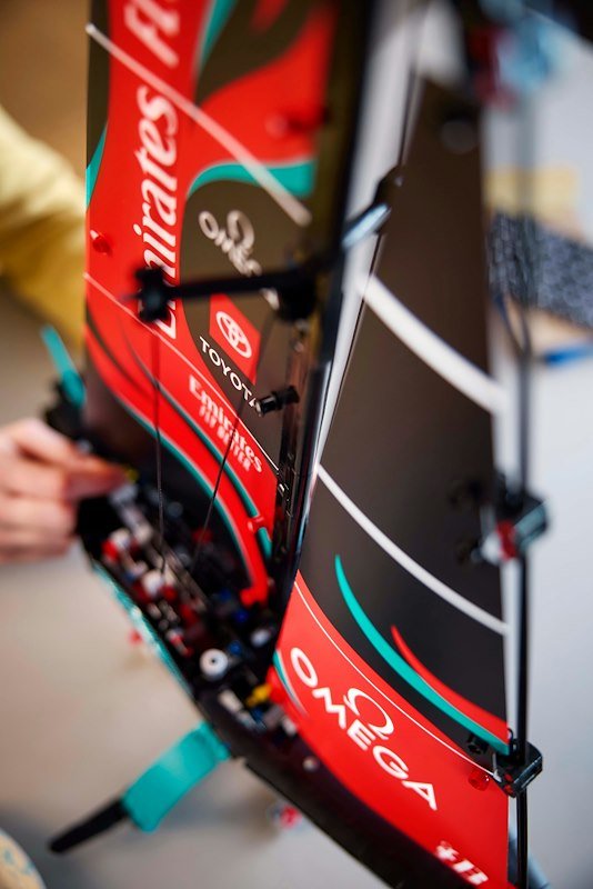 Lego® YACHT EMIRATES TEAM NEW ZEALAND AC 75 - 42174