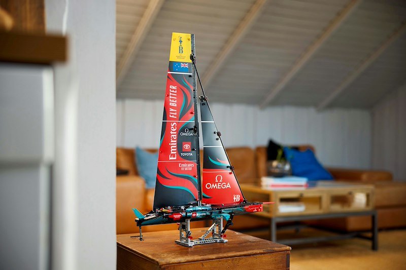 Lego® YACHT EMIRATES TEAM NEW ZEALAND AC 75 - 42174