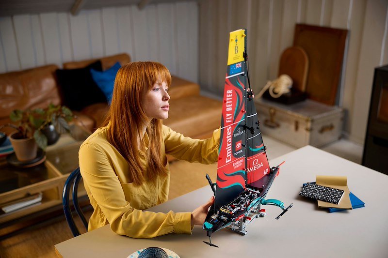 Lego® YACHT EMIRATES TEAM NEW ZEALAND AC 75 - 42174