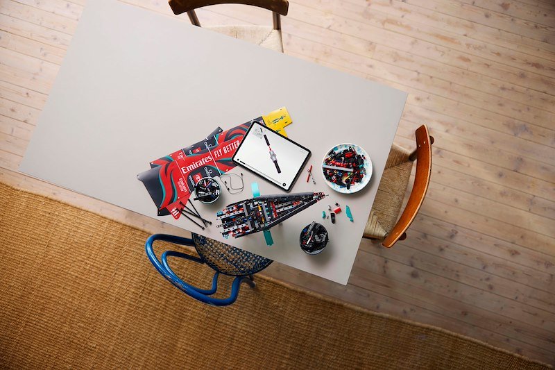 Lego® YACHT EMIRATES TEAM NEW ZEALAND AC 75 - 42174