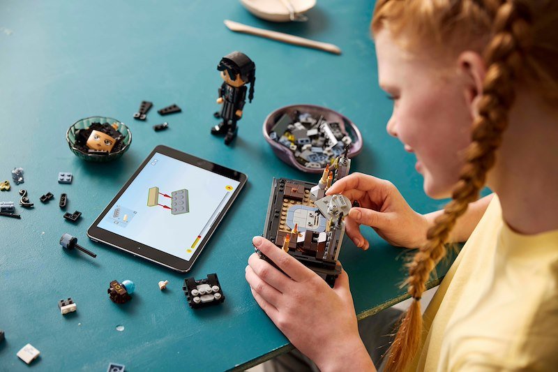 Lego Personaggio di Mercoledì Addams 76780