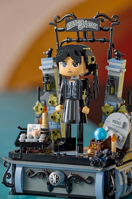 Lego Personaggio di Mercoledì Addams 76780