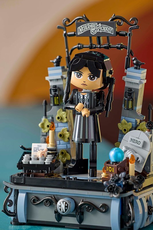 Lego Personaggio di Mercoledì Addams 76780