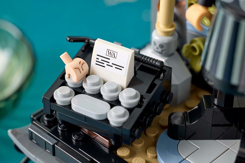 Lego Personaggio di Mercoledì Addams 76780