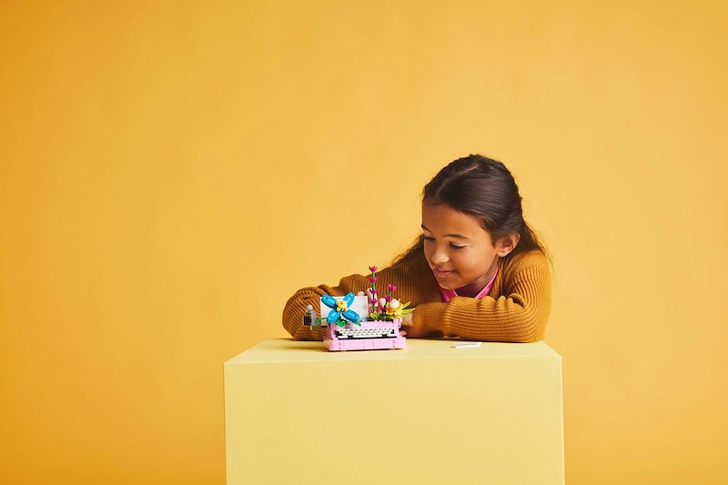 Lego® MACCHINA DA SCRIVERE CON FIORI- 31169