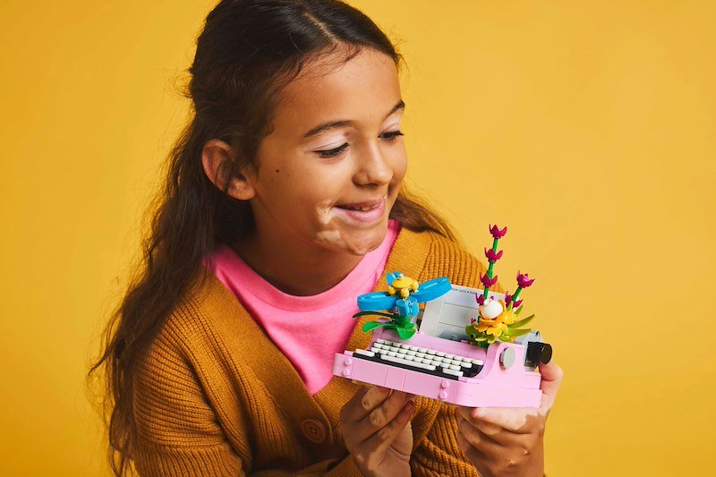 Lego® MACCHINA DA SCRIVERE CON FIORI- 31169