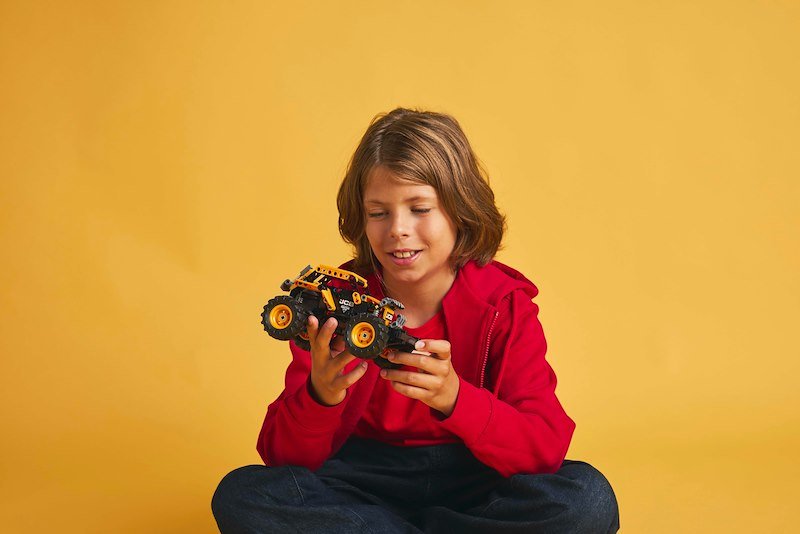 Lego®  PULL -BACK MONSTER JAM DIGATRON-42199