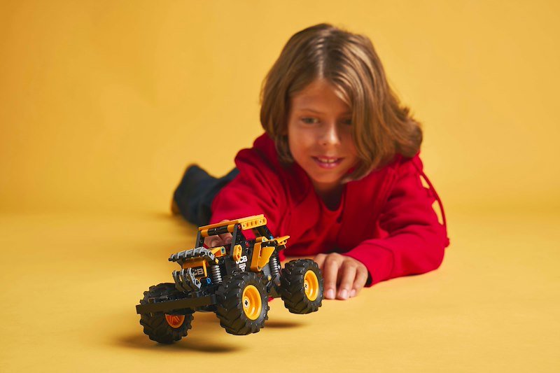 Lego®  PULL -BACK MONSTER JAM DIGATRON-42199
