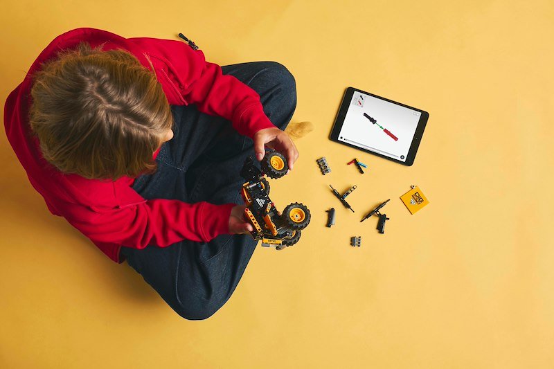 Lego®  PULL -BACK MONSTER JAM DIGATRON-42199