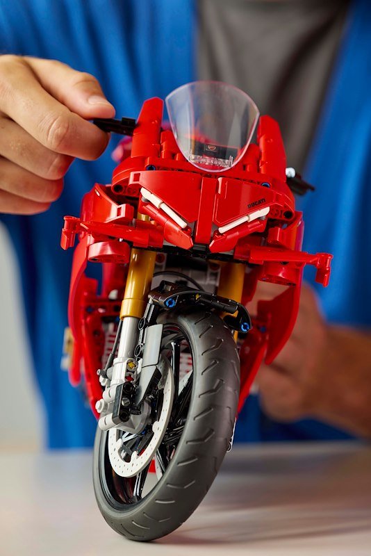 Lego Technic Ducati Panigale V4 S 42202
