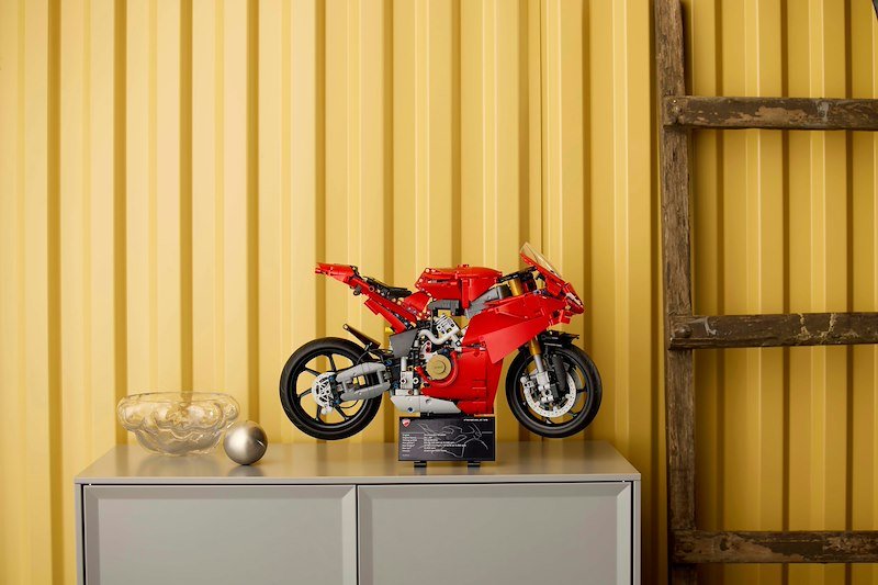 Lego Technic Ducati Panigale V4 S 42202