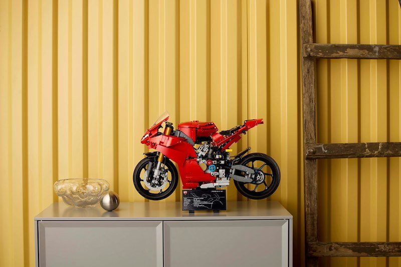 Lego Technic Ducati Panigale V4 S 42202