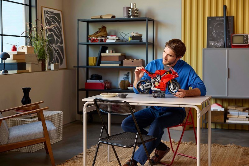 Lego Technic Ducati Panigale V4 S 42202