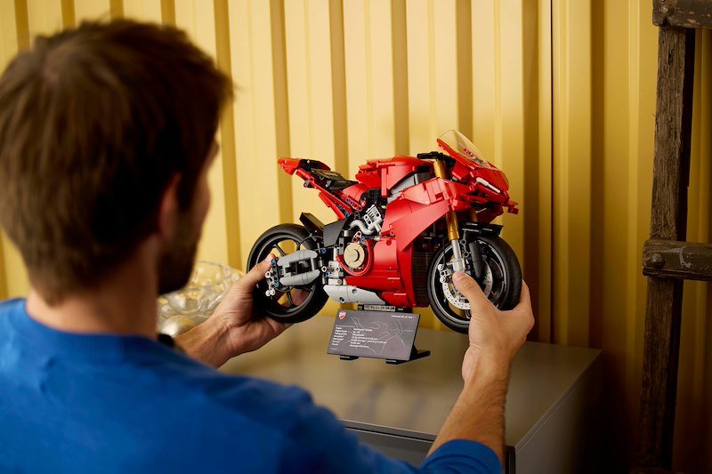 Lego Technic Ducati Panigale V4 S 42202