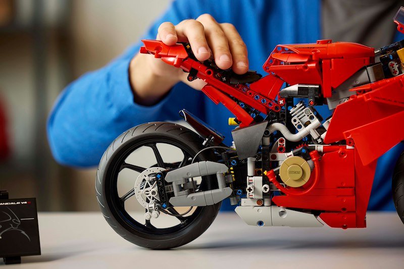 Lego Technic Ducati Panigale V4 S 42202