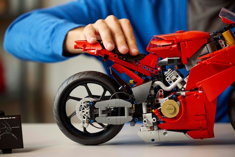 Lego Technic Ducati Panigale V4 S 42202