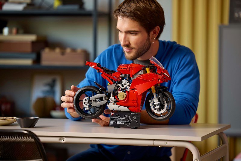 Lego Technic Ducati Panigale V4 S 42202