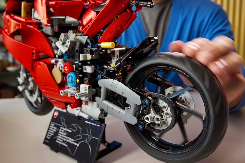 Lego Technic Ducati Panigale V4 S 42202