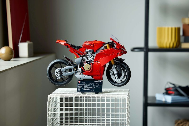 Lego Technic Ducati Panigale V4 S 42202