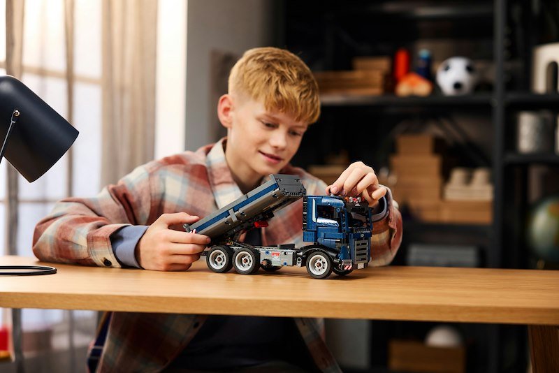 Lego Technic Autocarro Con Cassone Ribaltabile 42203