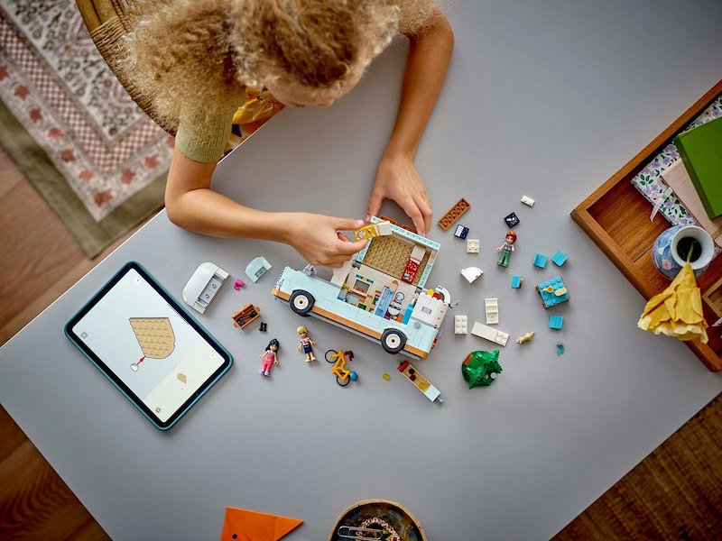 Lego®  AVVENTURA SUL CAMPER DELL'AMICIZIA- 42663