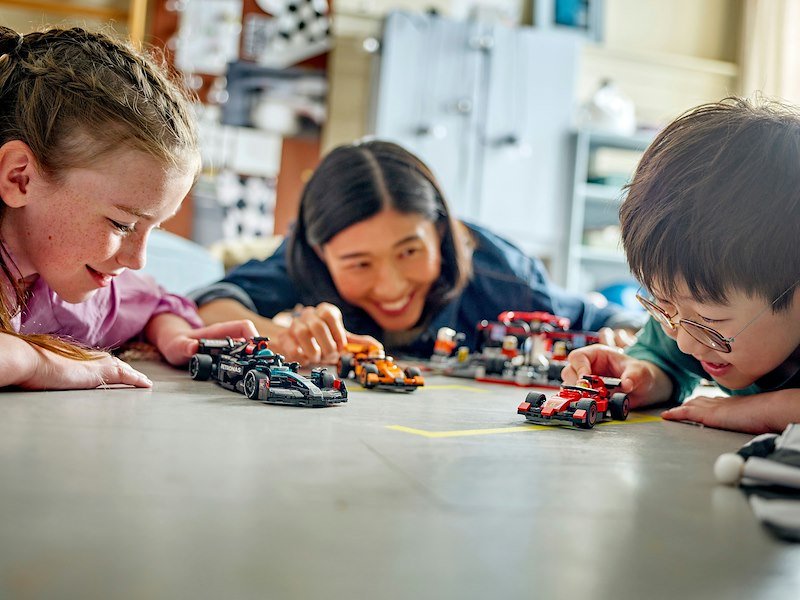 Lego® City Pit Stop e meccanici con monoposto Ferrari F1 (60443)