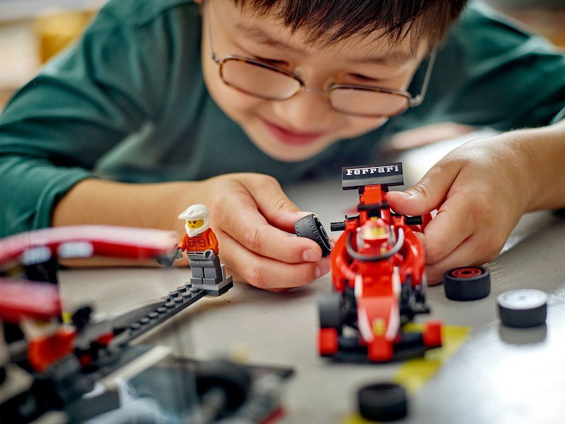 Lego® City Pit Stop e meccanici con monoposto Ferrari F1 (60443)