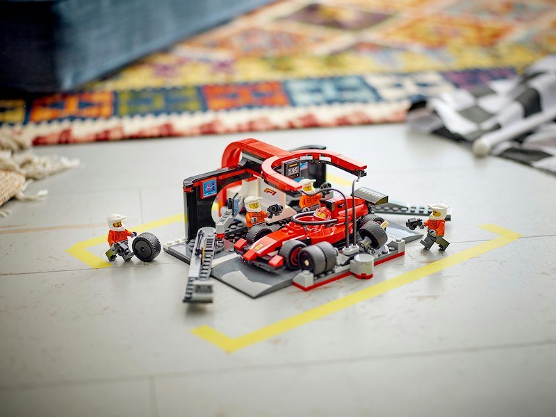 Lego® City Pit Stop e meccanici con monoposto Ferrari F1 (60443)
