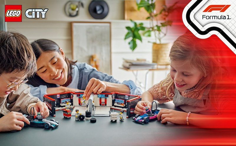 Lego City Garage con monoposto Mercedes-AMG e Alpine F1 60444