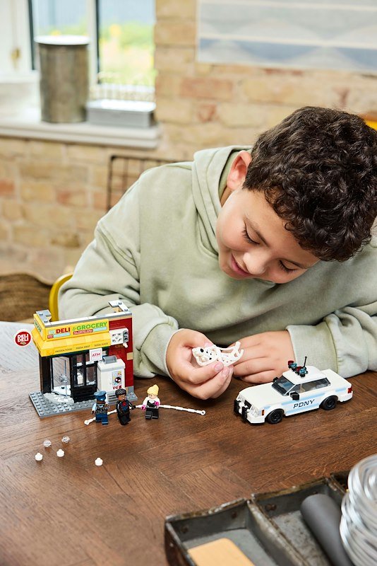 Lego® Marvel Spider-Verse: Miles Morales contro la Macchia (76311)