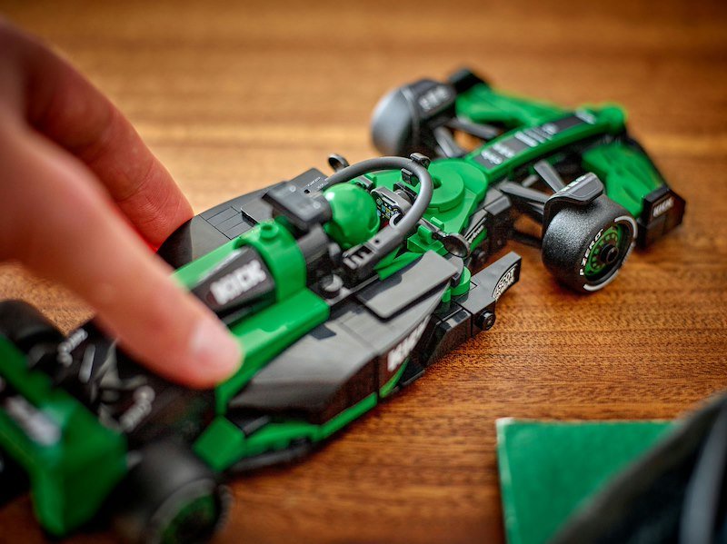 Lego® Speed Champions Auto da corsa KICK Sauber F1 Team C44 77247