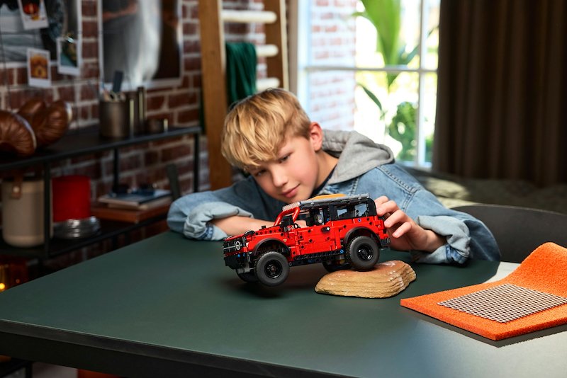 Lego SUV Ford Bronco 42213