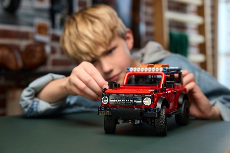 Lego SUV Ford Bronco 42213