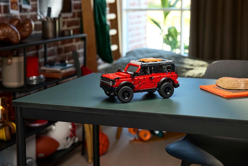 Lego SUV Ford Bronco 42213