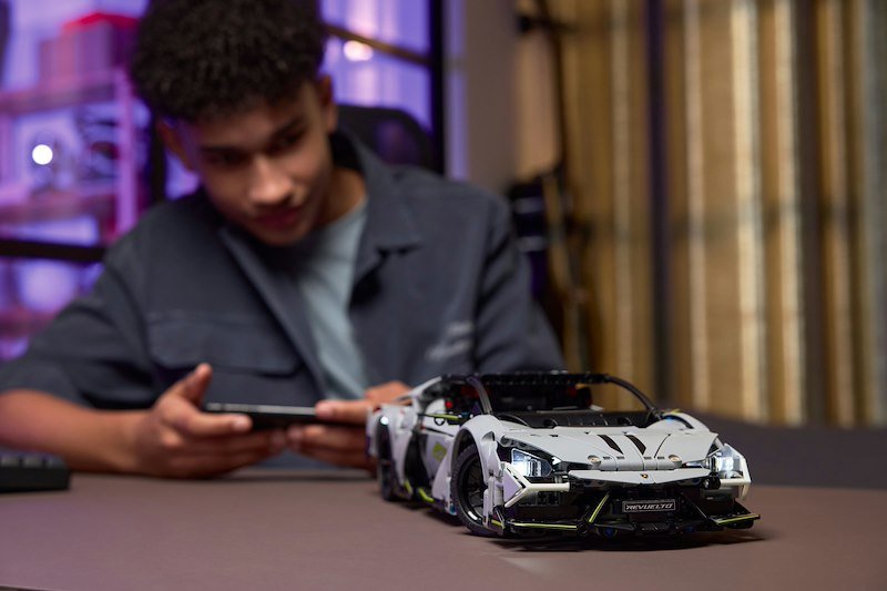 Lego Super Sports Car Lamborghini Revuelto 42214