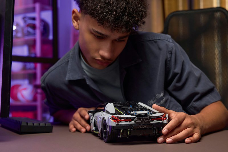 Lego Super Sports Car Lamborghini Revuelto 42214