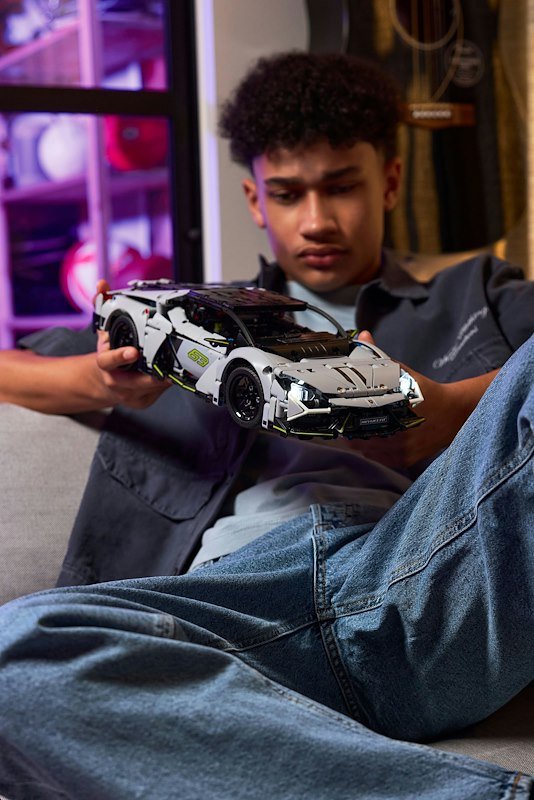 Lego Super Sports Car Lamborghini Revuelto 42214