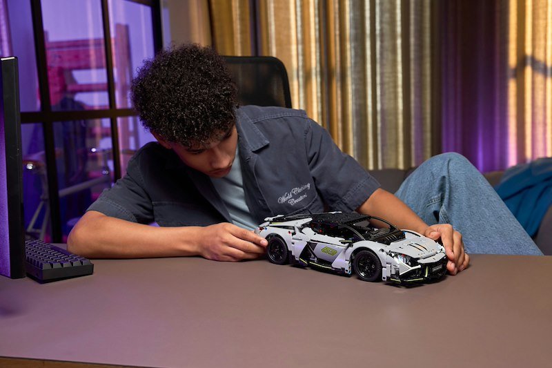 Lego Super Sports Car Lamborghini Revuelto 42214