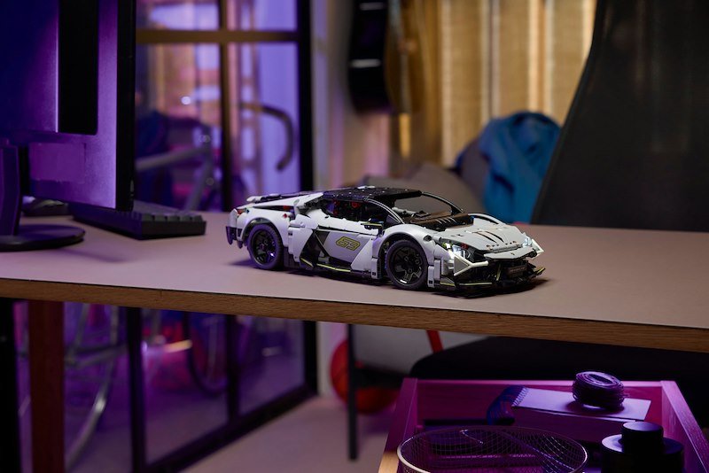 Lego Super Sports Car Lamborghini Revuelto 42214