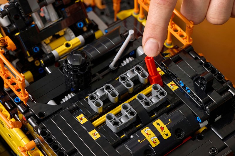 Lego Escavatore Volvo EC500 Hybrid 42215